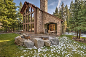 Luxury McCall Cabin with Hot Tub about 1 Mi to Lake!